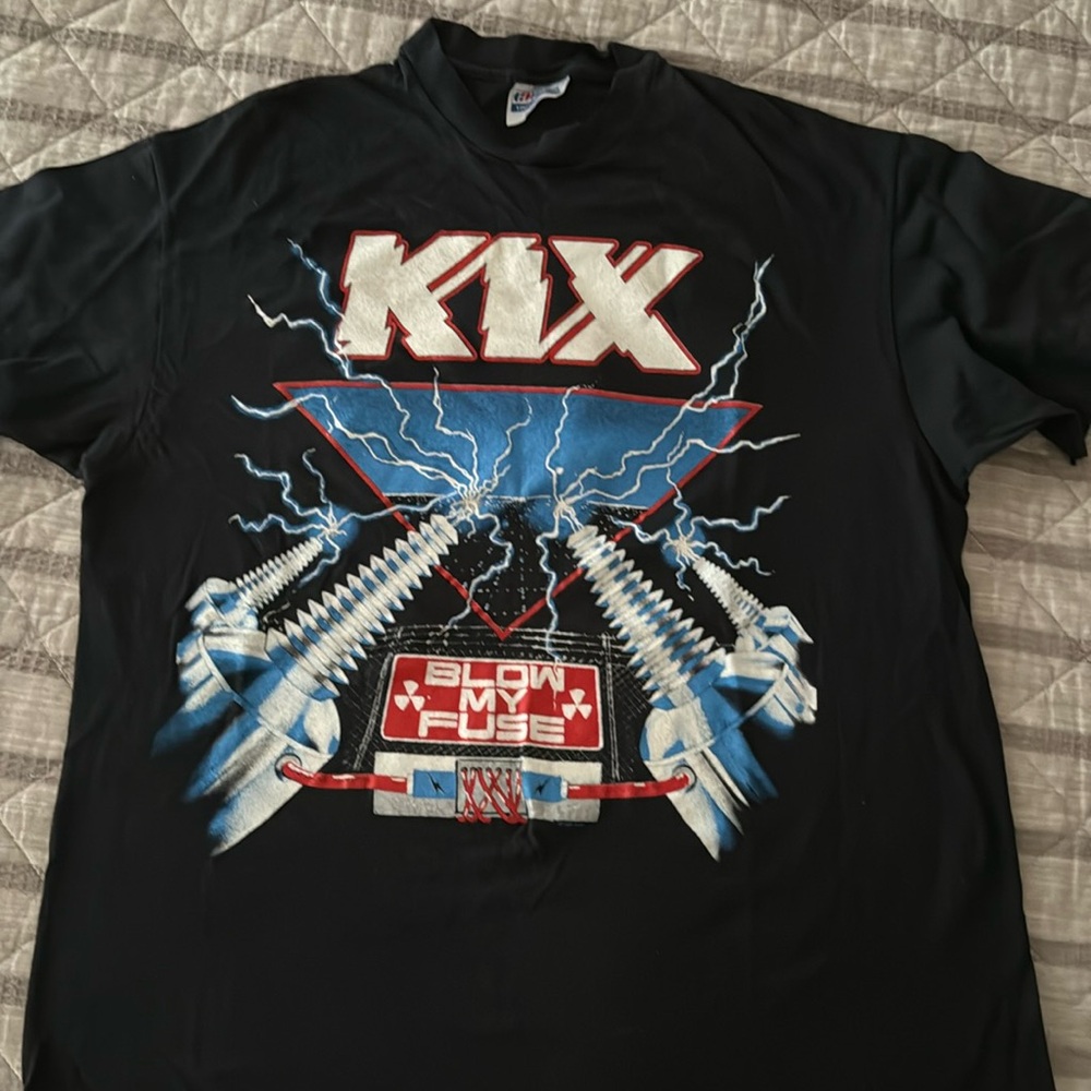VINTAGE CONCERT TEE